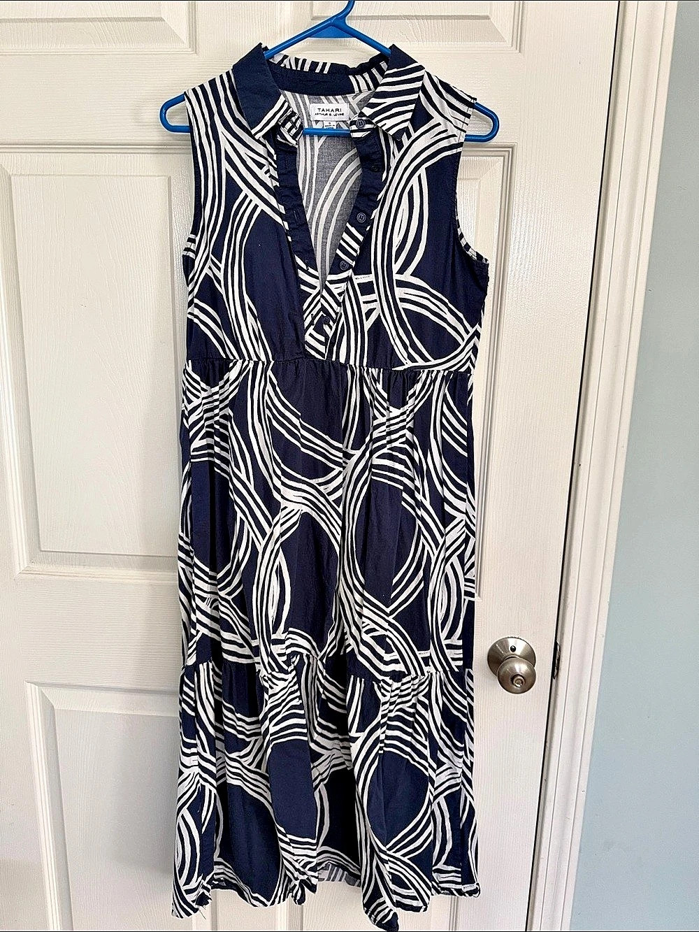 Tahari Arthur Small. Levine Abstract Sleeveless Dress in Blue & White Size Small